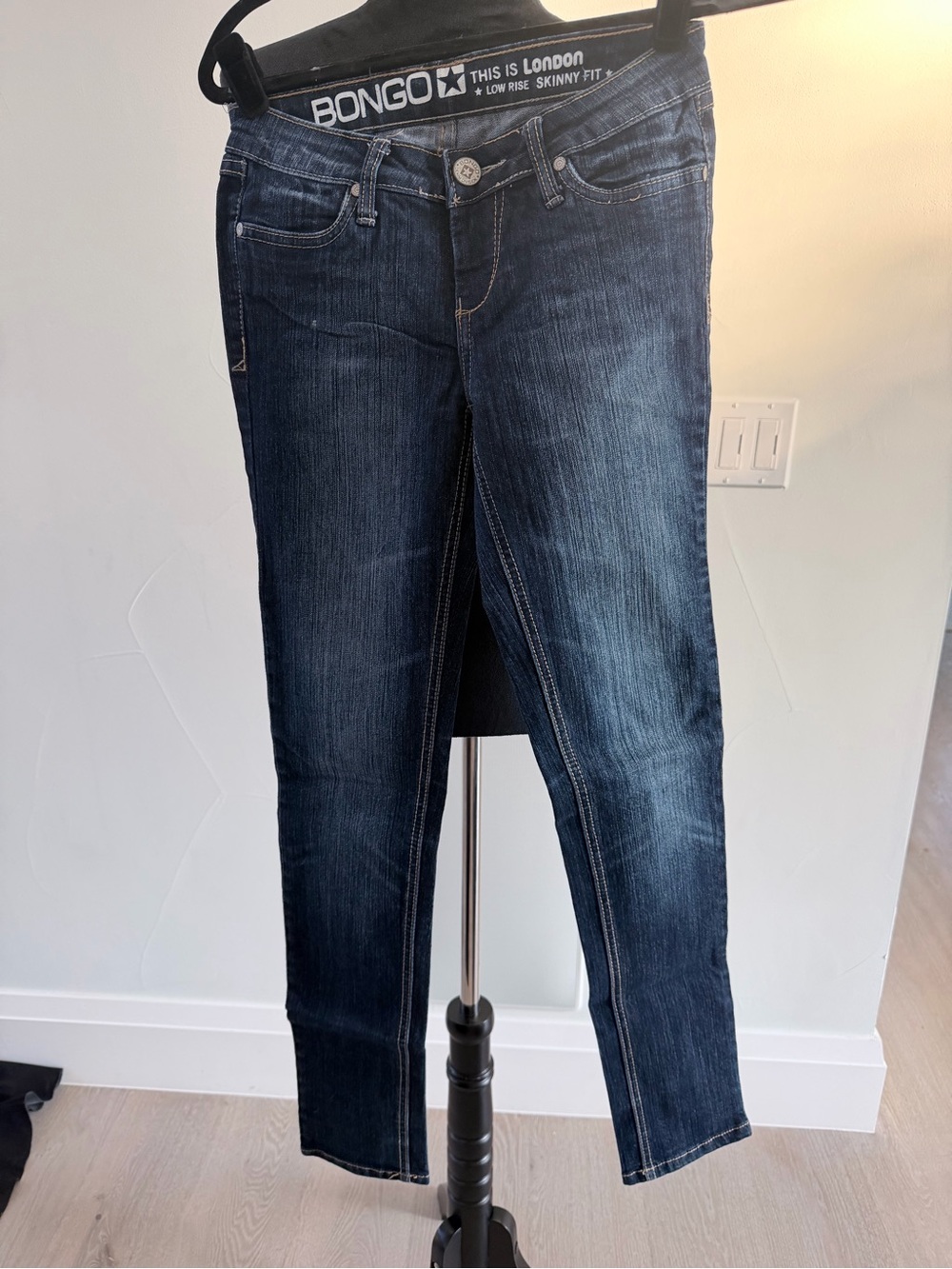 BONGO Women's Dark Blue Low Rise Skinny Jeans size 1